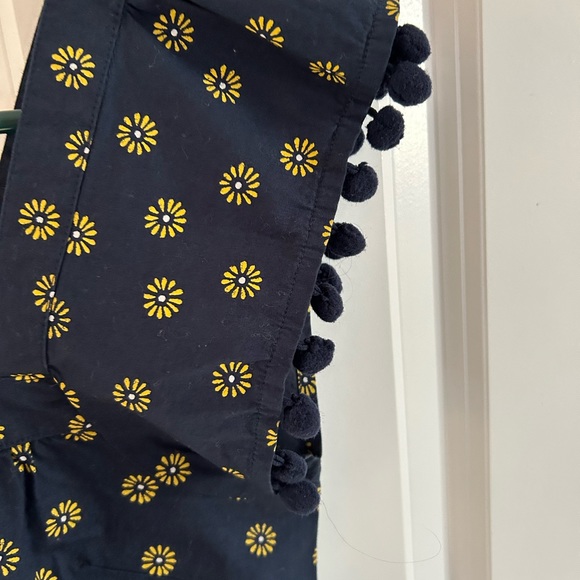 JCREW Fun pom-pom sleeve design, navy/yellow floral top, size 00, 98% cotton - Picture 2 of 5